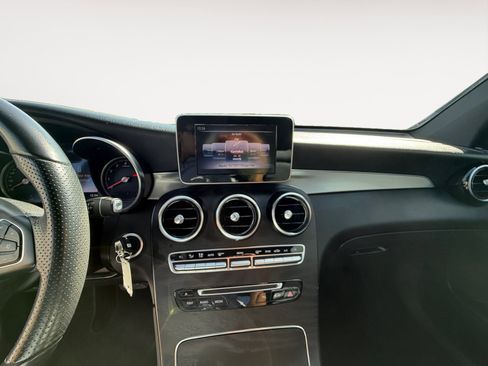 Used 2019 Mercedes-Benz GLC 300 GLC 300 w/ Parking Assistance Package image 6