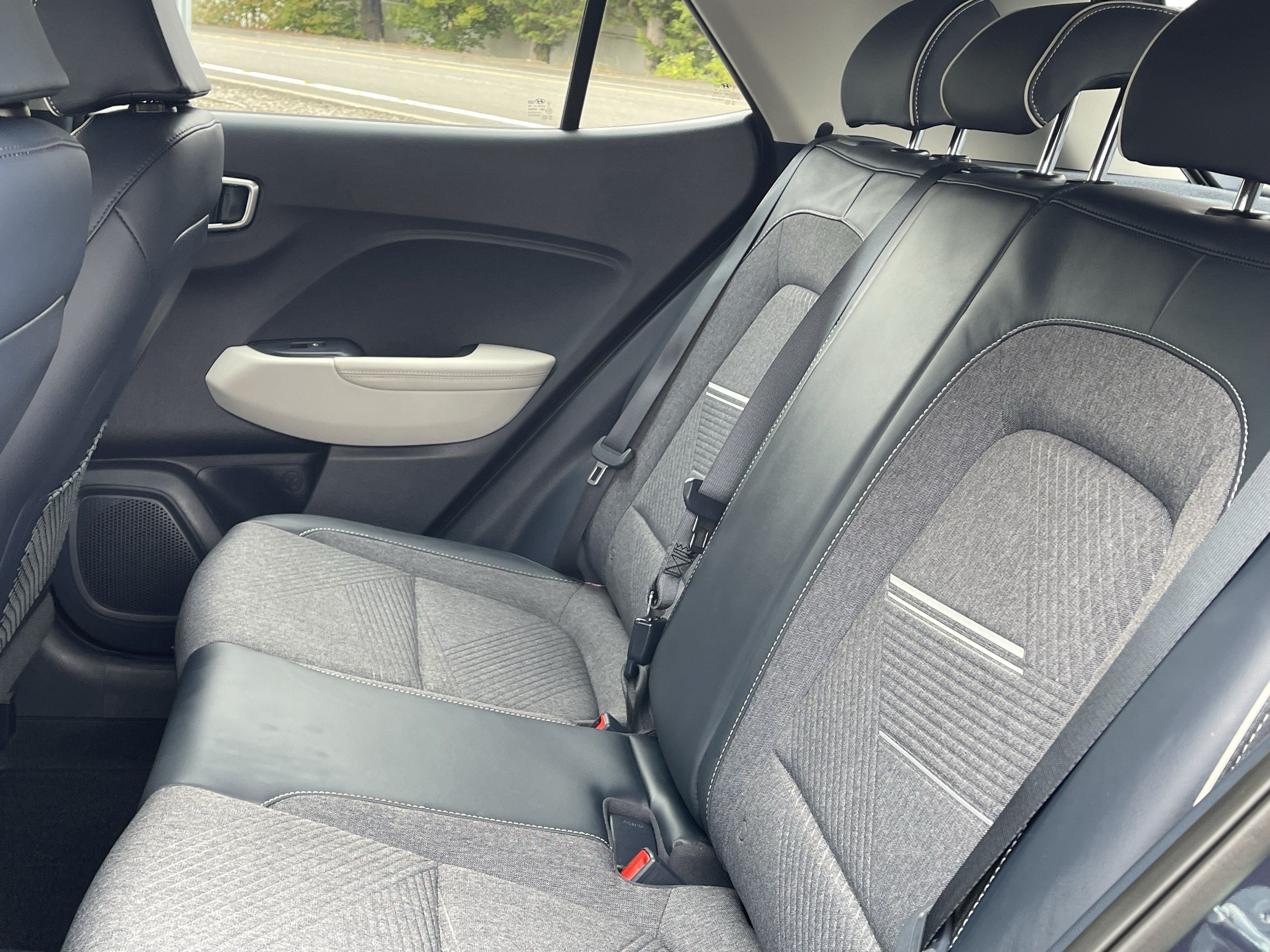 Certified 2025 Hyundai Venue Limited FWD image 15