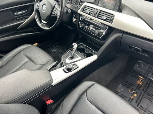 Used 2018 BMW 320i Sedan image 14