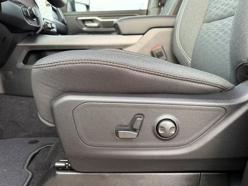 New 2026 RAM 1500 4x4 Crew Cab image 15