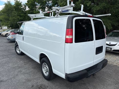 Used 2010 Chevrolet Express 3500 RWD image 11