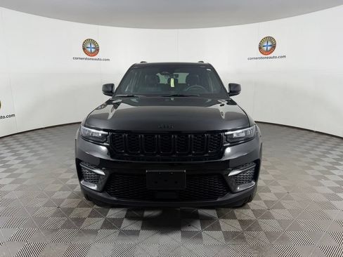 Used 2025 Jeep Grand Cherokee Altitude AWD/4WD image 17