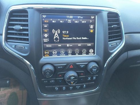 Used 2018 Jeep Grand Cherokee Altitude AWD/4WD image 13