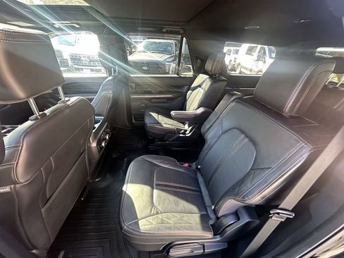 Used 2022 Ford Expedition Platinum AWD/4WD image 12