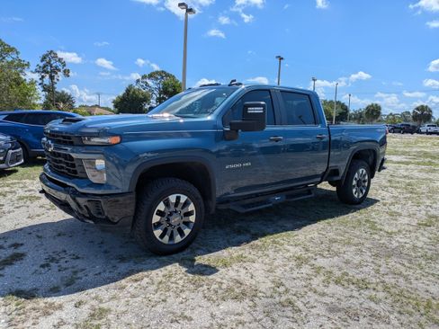 Used 2024 Chevrolet Silverado 2500 Custom w/ Custom Value Package AWD/4WD image 8