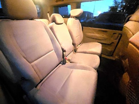 Used 2015 Kia Sedona LX w/ LX Convenience Package image 35
