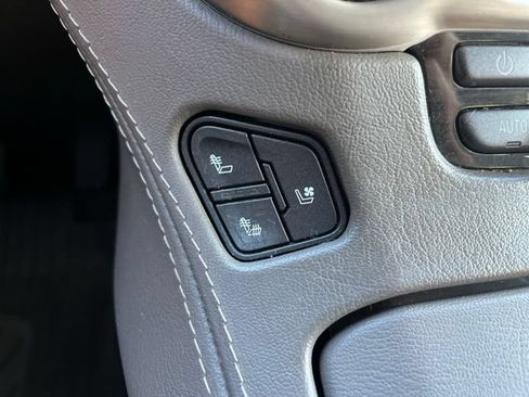Used 2020 GMC Yukon Denali w/ Denali Premium Package AWD/4WD image 15