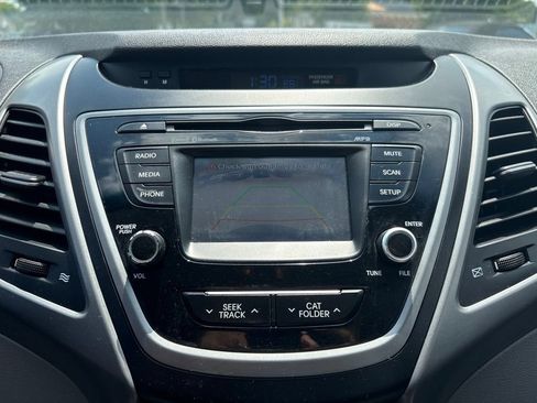 Used 2016 Hyundai Elantra SE w/ Option Group 02 FWD image 17