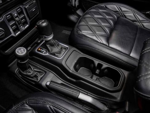 Used 2021 Jeep Wrangler Unlimited Sahara w/ Cold Weather Group AWD/4WD image 57