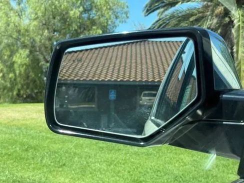 Used 2015 Chevrolet Tahoe LTZ RWD image 20