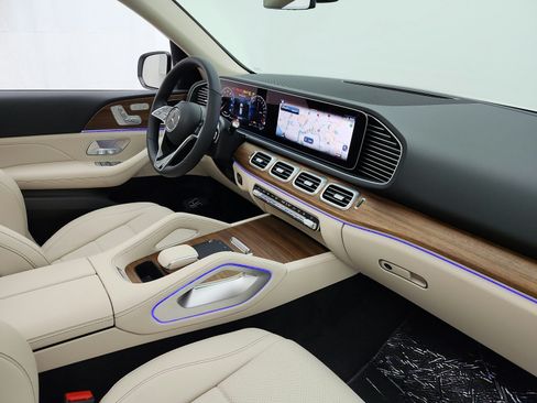 Certified 2025 Mercedes-Benz GLE 450e 4MATIC image 18