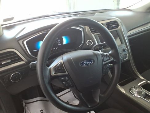 Used 2019 Ford Fusion SE FWD image 11
