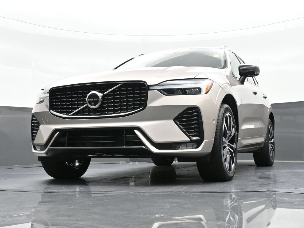 Certified 2024 Volvo XC60 B5 Plus AWD/4WD image 36