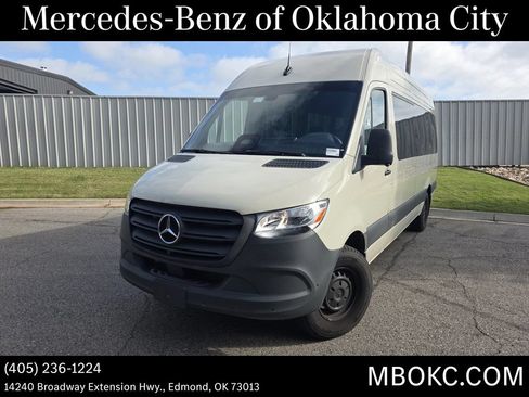 Used 2025 Mercedes-Benz Sprinter 2500 image 1