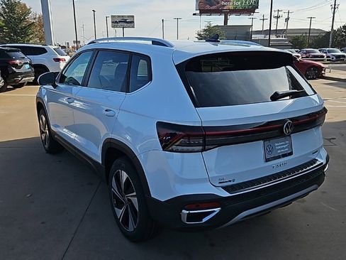 New 2026 Volkswagen Taos SE image 7