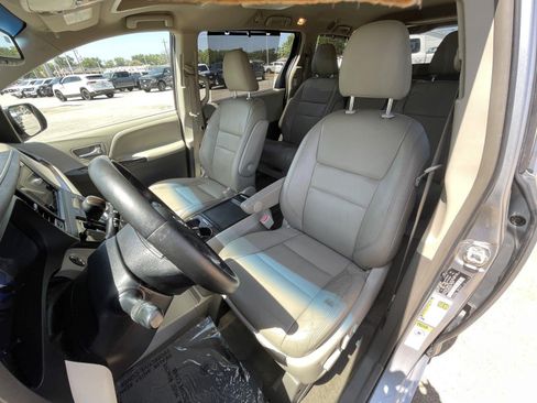 Used 2015 Toyota Sienna XLE Premium FWD image 14