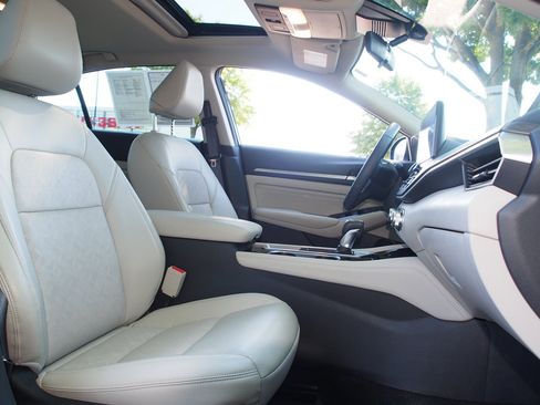 Used 2023 Nissan Altima 2.5 SL AWD/4WD image 11