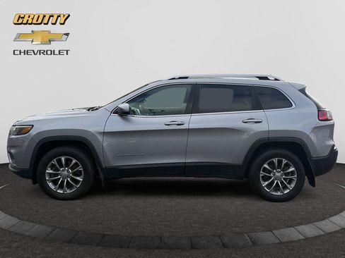 Used 2019 Jeep Cherokee Latitude Plus w/ Cold Weather Group image 2