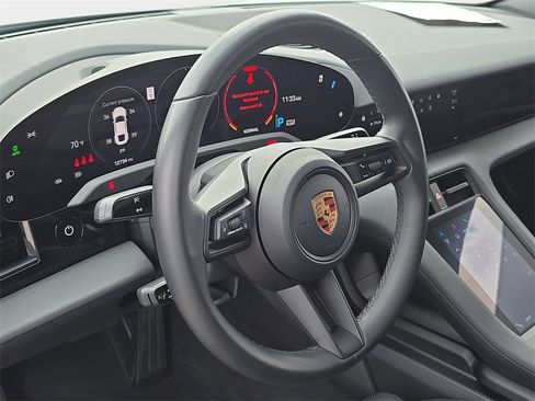 Used 2023 Porsche Taycan image 19