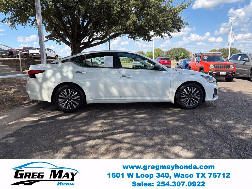 Used 2024 Nissan Altima 2.5 SV FWD image 9