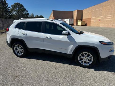 Used 2018 Jeep Cherokee Latitude Plus image 35