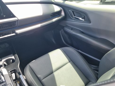 Used 2026 Toyota Prius XLE FWD image 15