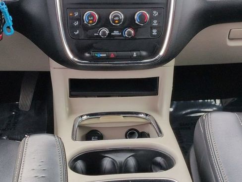 Used 2018 Dodge Grand Caravan SXT FWD image 19