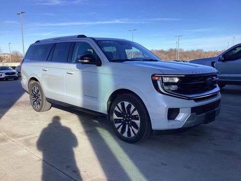 Used 2025 Ford Expedition Max Platinum w/ Driver's Package image 2