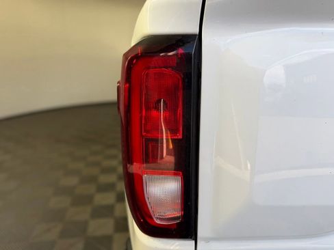 Used 2019 GMC Sierra 1500 4x4 Crew Cab w/ Convenience Package image 13