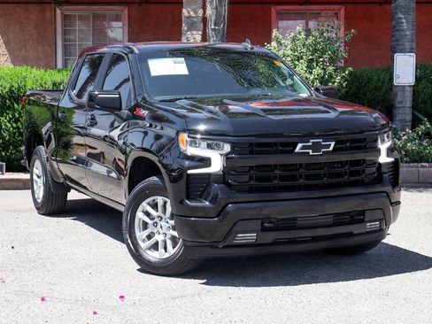 Used 2023 Chevrolet Silverado 1500 RST w/ Convenience Package II AWD/4WD image 2