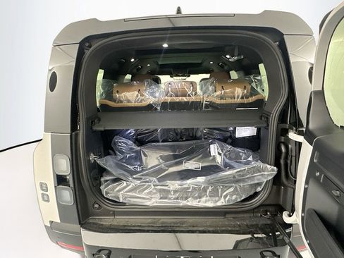 New 2026 Land Rover Defender 130 X-Dynamic SE image 26