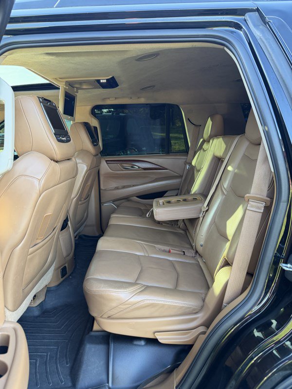 Used 2015 Cadillac Escalade Platinum AWD/4WD image 7