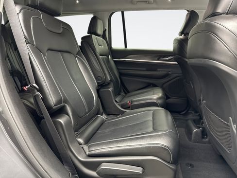 Used 2023 Jeep Grand Cherokee L Limited w/ Black Appearance Package image 18