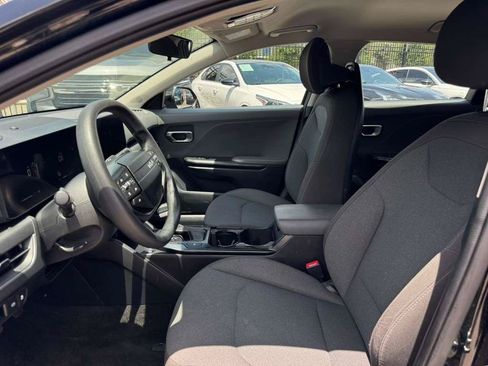 Used 2025 Kia K4 FWD image 8