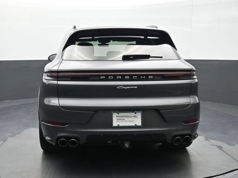 Certified 2025 Porsche Cayenne AWD/4WD image 20