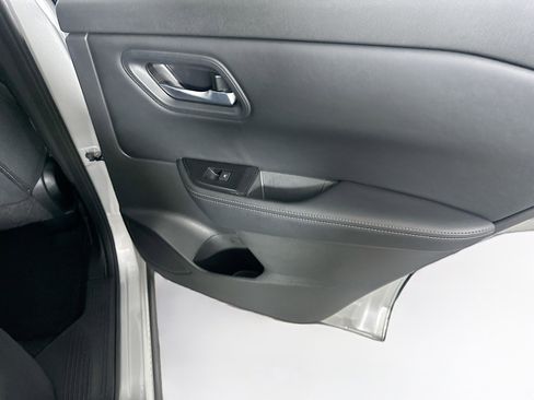 Used 2025 Nissan Rogue SV AWD/4WD image 29
