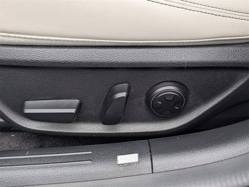 Used 2024 Genesis G70 2.5T image 19