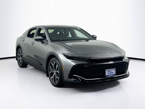 Used 2024 Toyota Crown XLE image 3