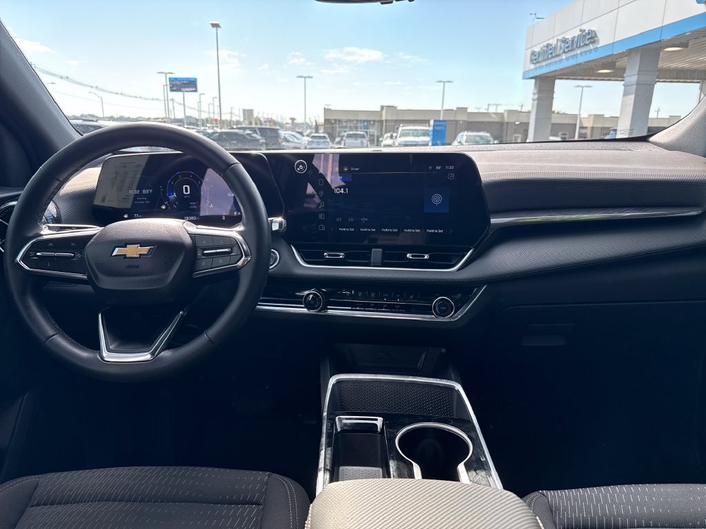 Used 2025 Chevrolet Equinox LT w/ Safety and Technology Package FWD image 15