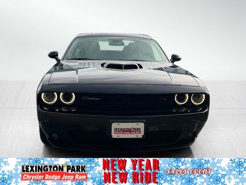 Used 2016 Dodge Challenger R/T image 5