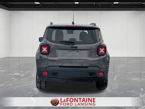Used 2016 Jeep Renegade Latitude image 4