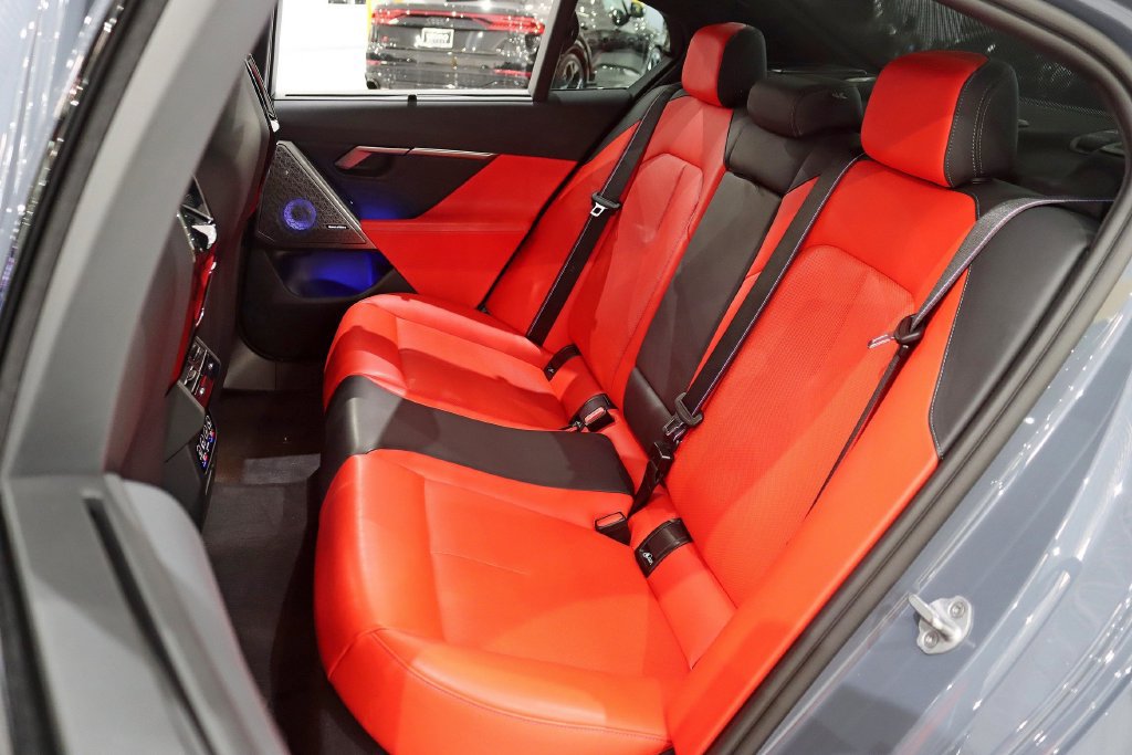 Used 2025 BMW M5 w/ Carbon Package AWD/4WD image 36