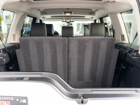 Used 2016 Land Rover LR4 HSE Silver Edition AWD/4WD image 38