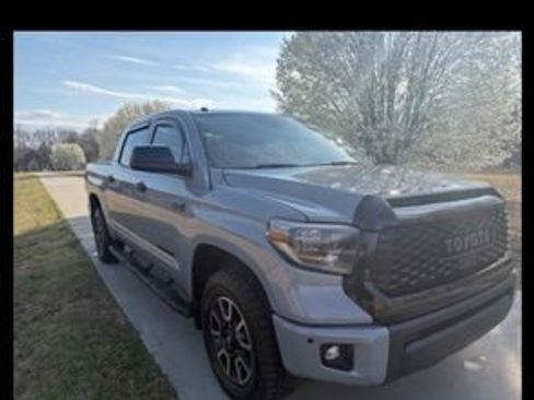 Used 2019 Toyota Tundra Limited w/ Limited Premium Package image 3