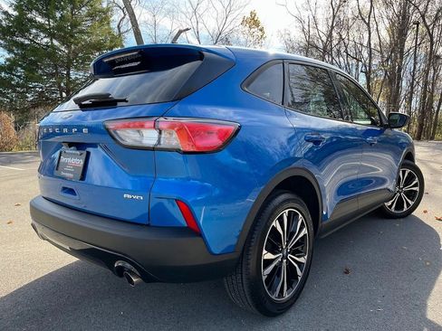 Used 2021 Ford Escape SE w/ SE Sport Appearance Package image 4