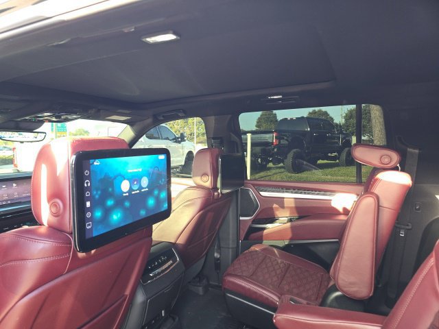 Used 2026 Cadillac Escalade ESV Sport w/ Touring Package AWD/4WD image 8