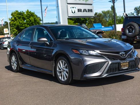 Used 2024 Toyota Camry SE FWD image 6