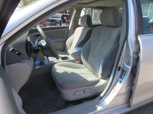 Used 2009 Toyota Camry LE FWD image 10