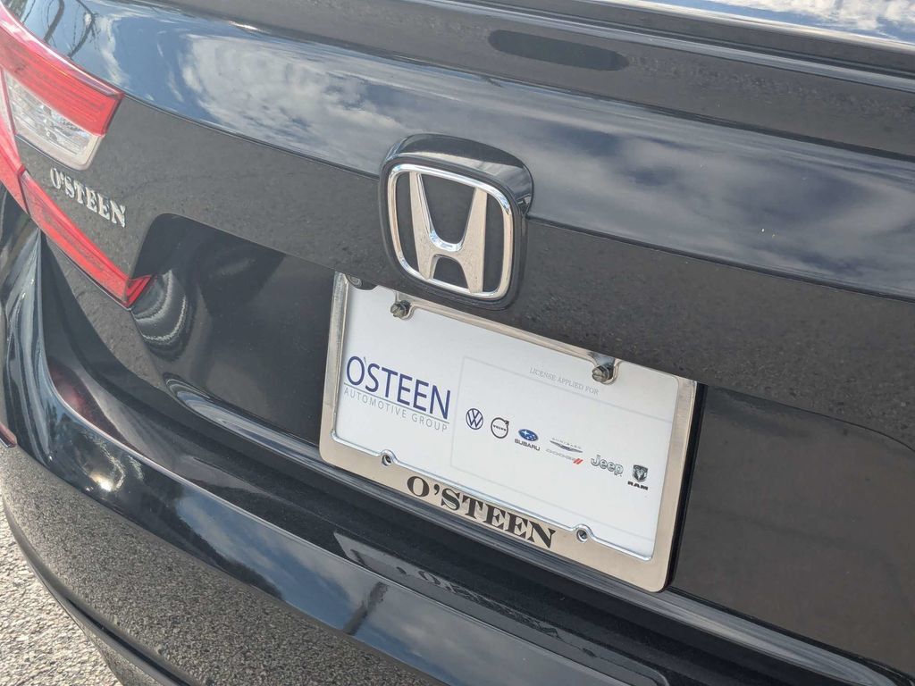 Used 2018 Honda Accord Sport image 16