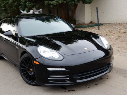 Used 2016 Porsche Panamera 4dr HB 4 image 2